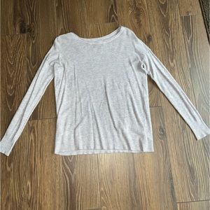 Dusty pink womens American eagle sweater.